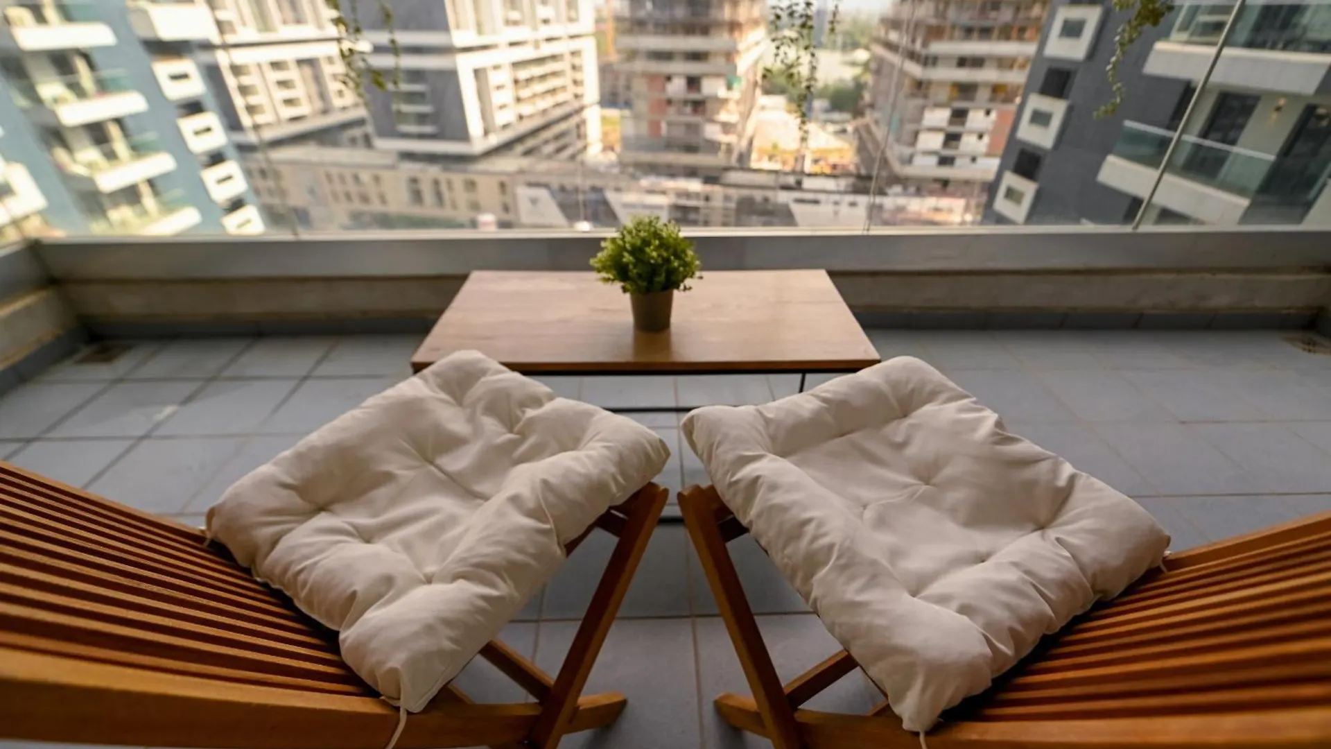 Amazing Stay - Modern 1Br With Balcony In Aviatiei Bukarest Rumänien
