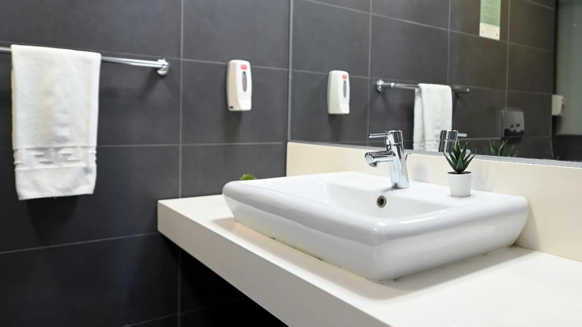 Amazing Stay - Modern 1Br With Balcony In Aviatiei Bucharest 0*,  Romania