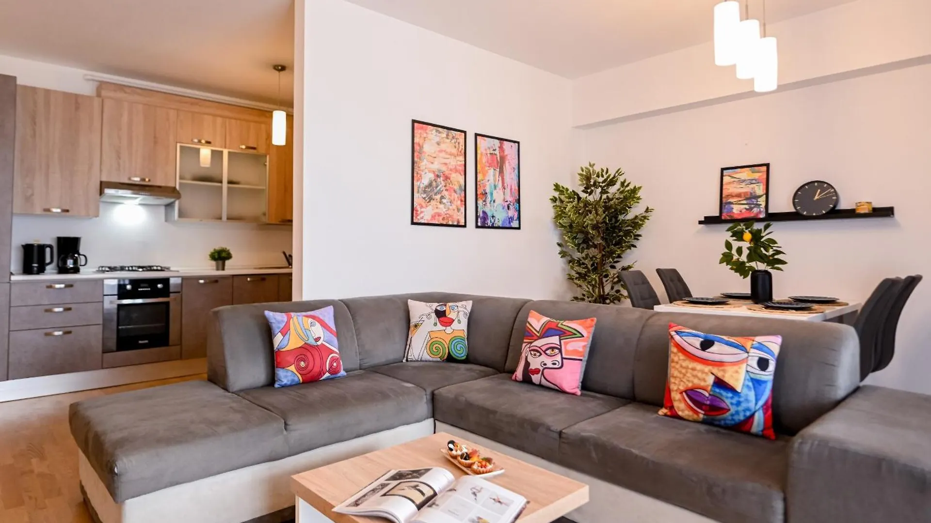 Apartment Amazing Stay - Modern 1Br With Balcony In Aviatiei Bucharest