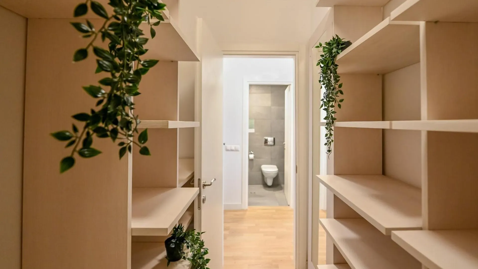 Apartment Amazing Stay - Modern 1Br With Balcony In Aviatiei Bucharest
