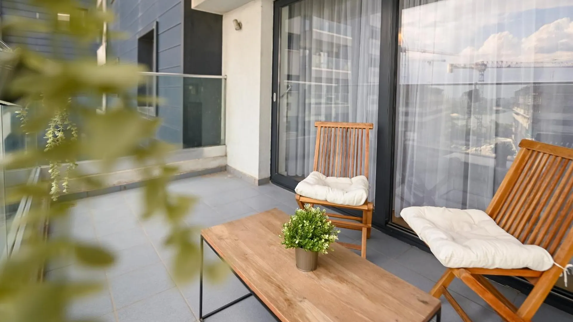 Apartment Amazing Stay - Modern 1Br With Balcony In Aviatiei Bucharest